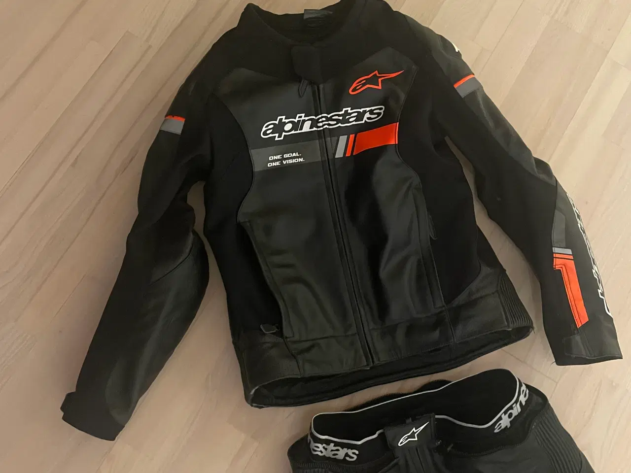 Billede 2 - Alpinestars læderdragt 2 delt 