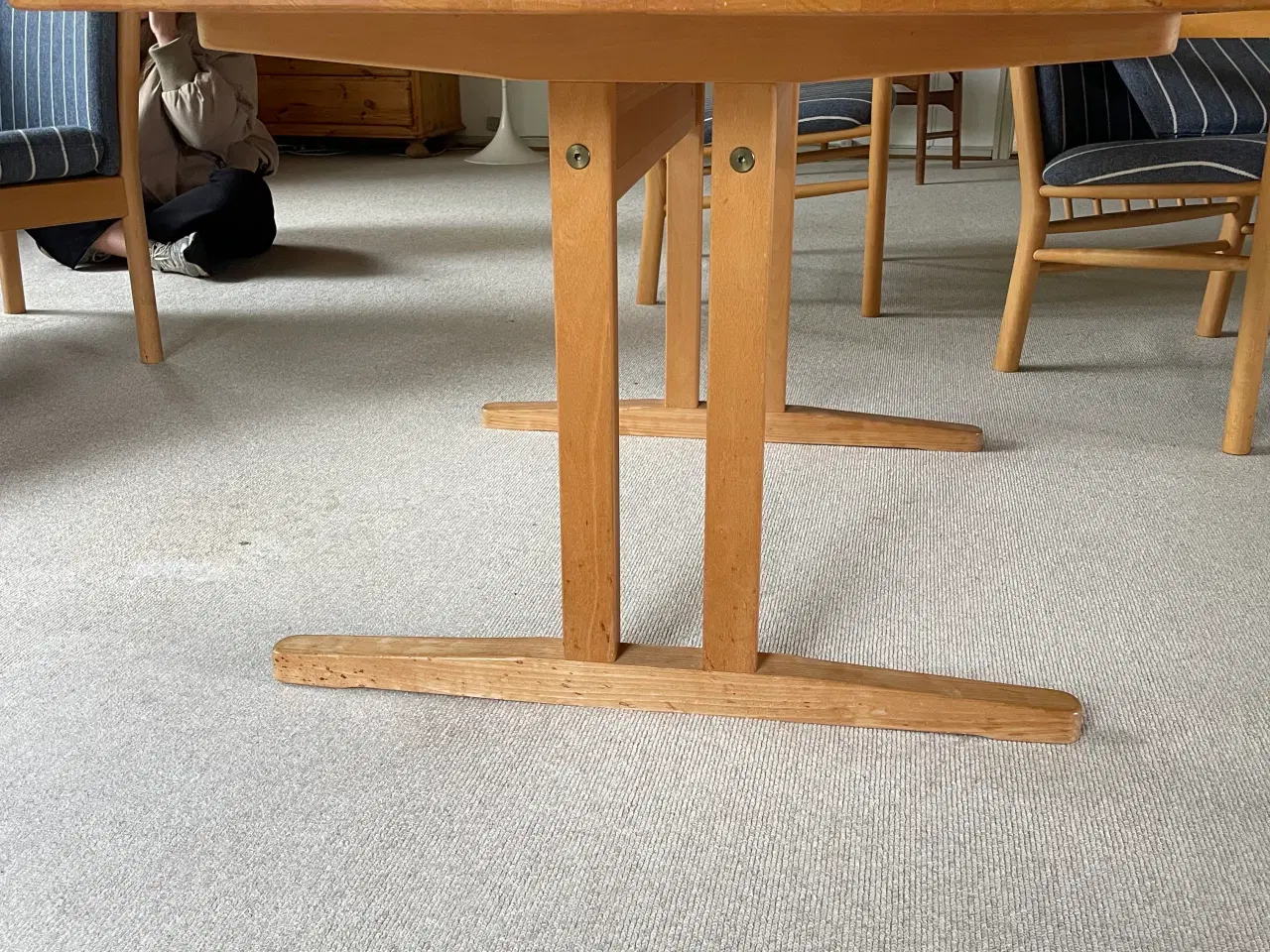 Billede 2 - Sofabord i klassisk design - lakeret bøg