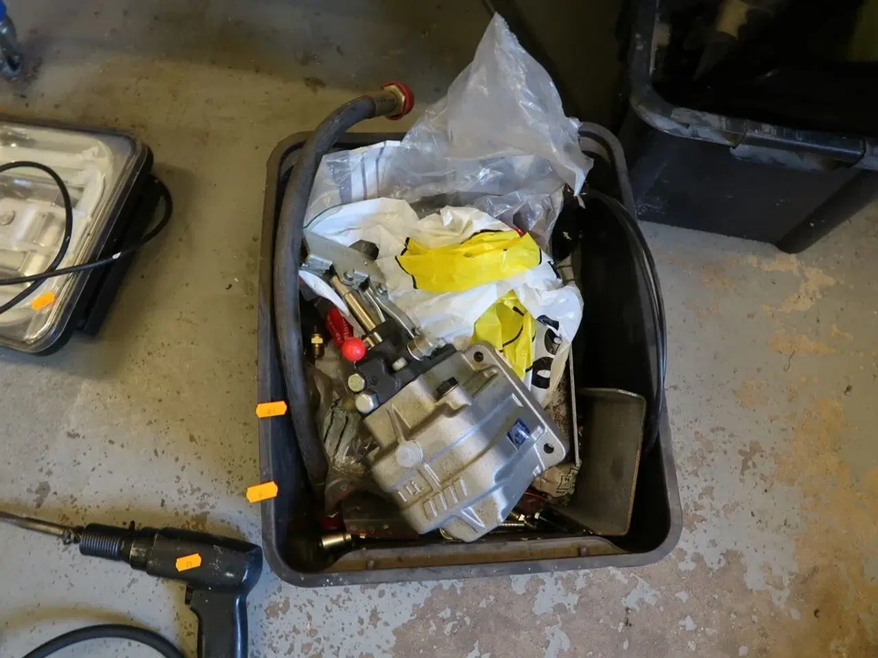 Billede 2 - Kasse med div. Reservedele