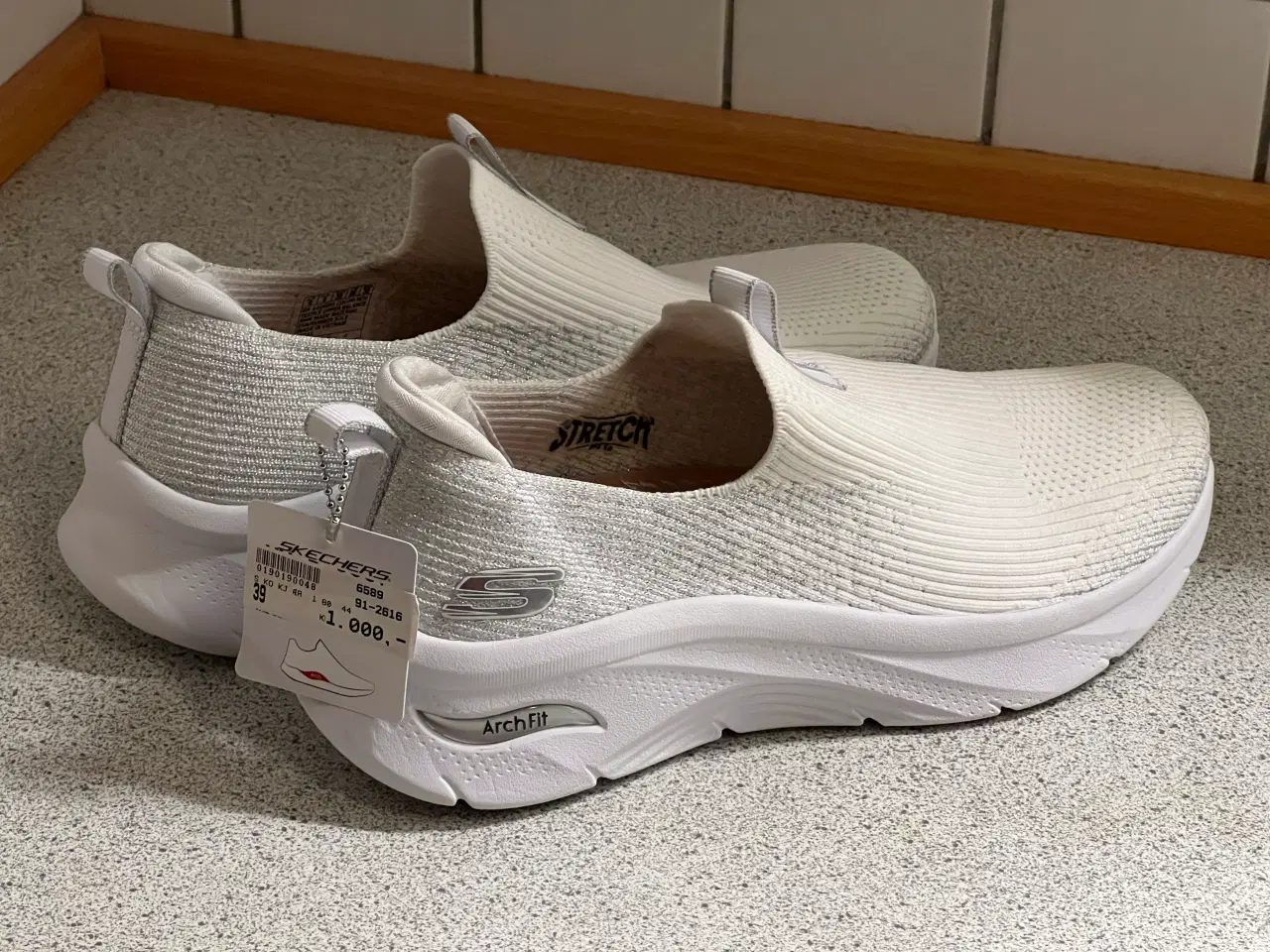 Billede 1 - Skechers Archfit, hvide, str. 39 (men stor)