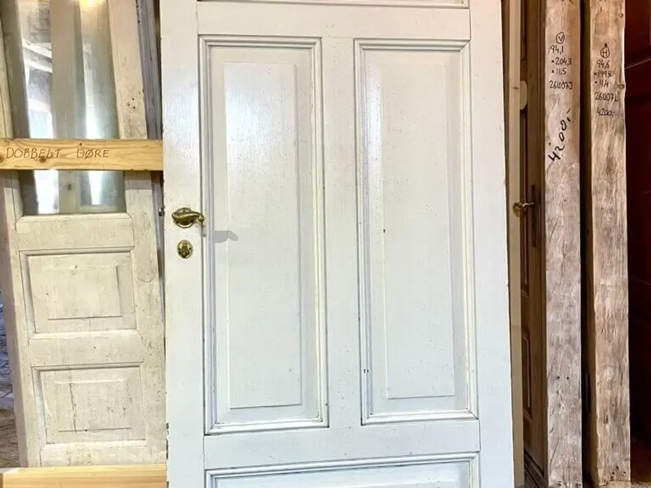 Billede 2 - Fyldningsdør m. smukke profiler og greb. U karm.