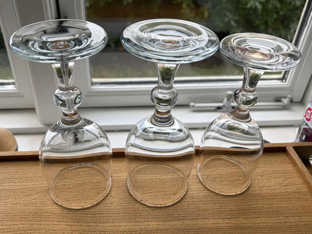 Billede 2 - ISS GLASSERVICE - Holmegaard rød  2 + hvid 1 stk. 