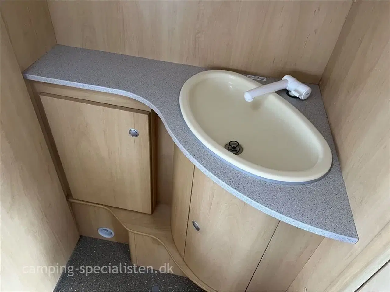Billede 6 - 2005 - Dethleffs Tourist Light 450 DB   2005 Dethleffs Tourist Light 450 DB - Se den nu hos Camping-Specialisten.dk