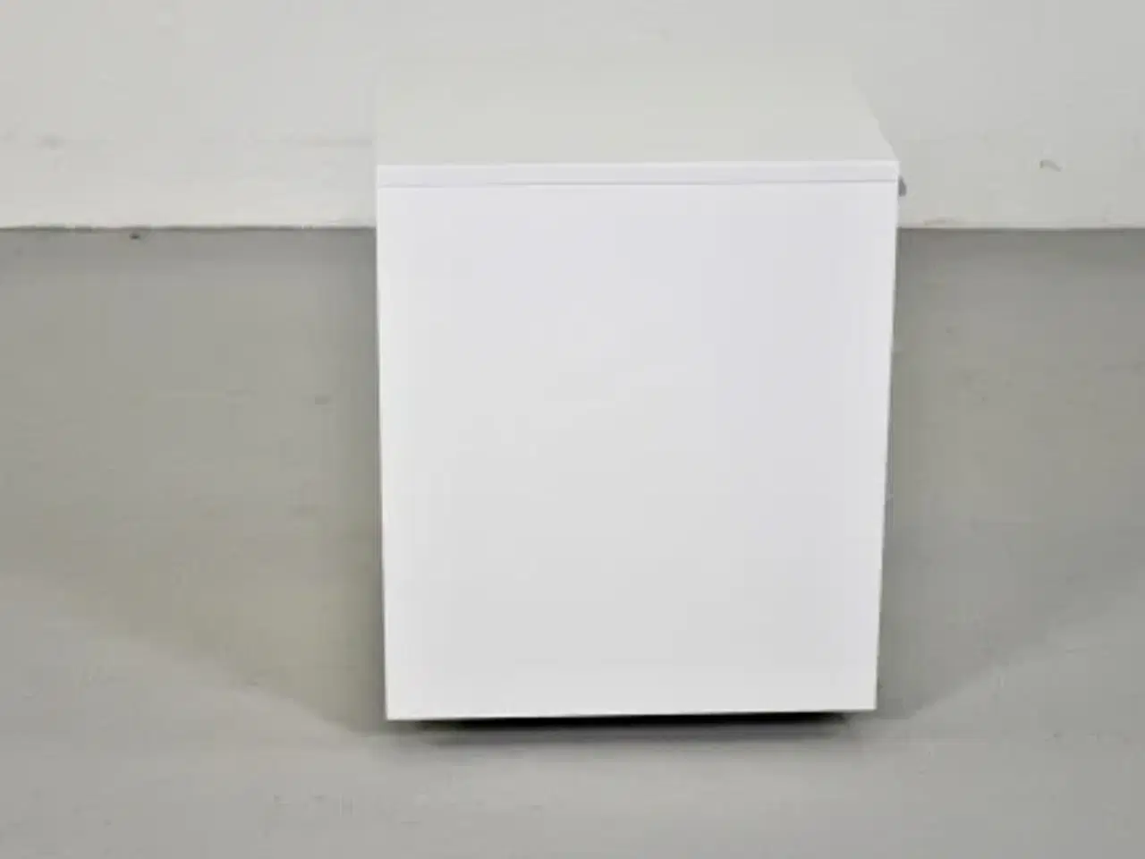 Billede 4 - Hvid dencon skuffekassette med tre skuffer og lås