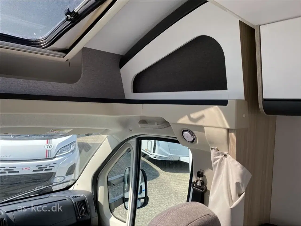 Billede 8 - 2021 - Sun Living S 75 SC   Sunl Living Autocamper med  fritstående dobbeltseng