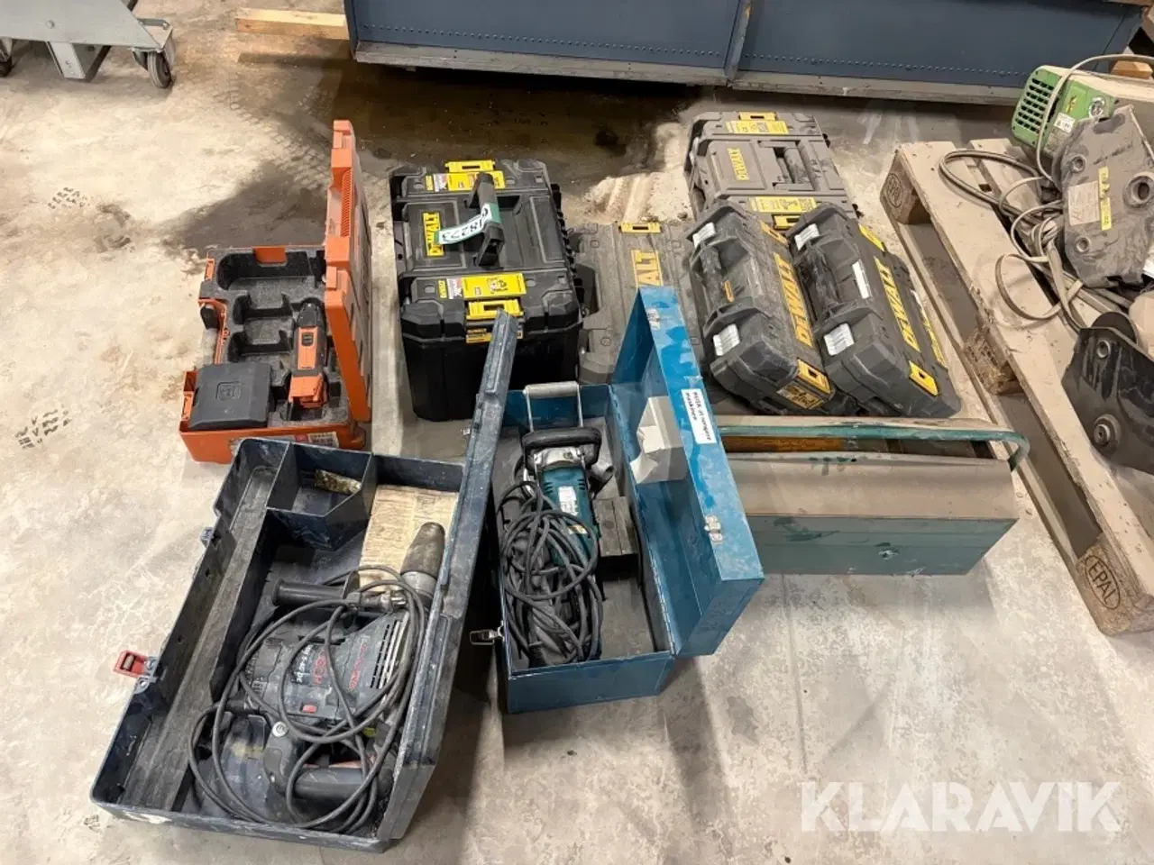 Billede 3 - Opbevaringskasser incl defekte maskiner Bosch makita dewalt