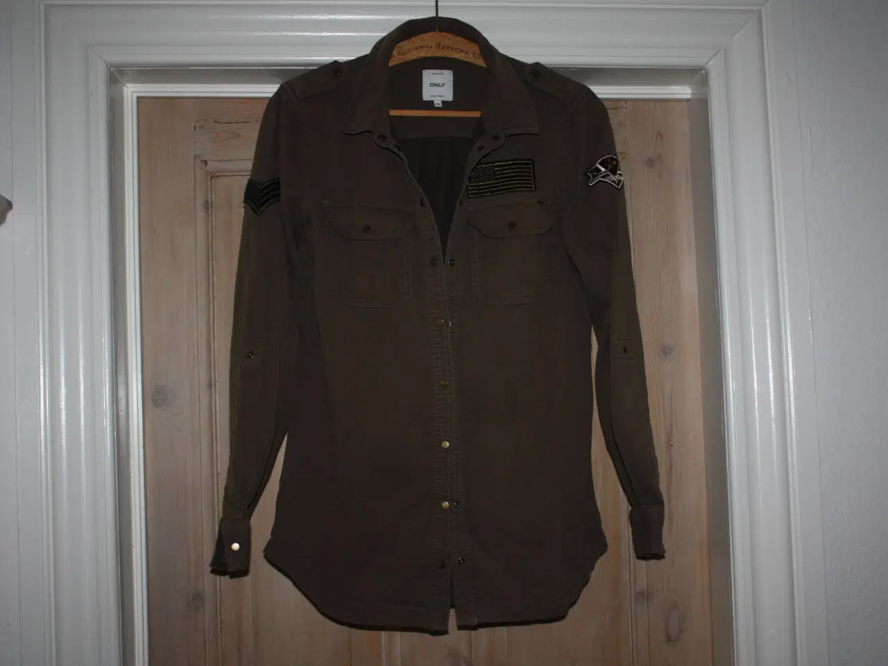 Billede 2 - Skjorte Only str. 38 olivengrøn