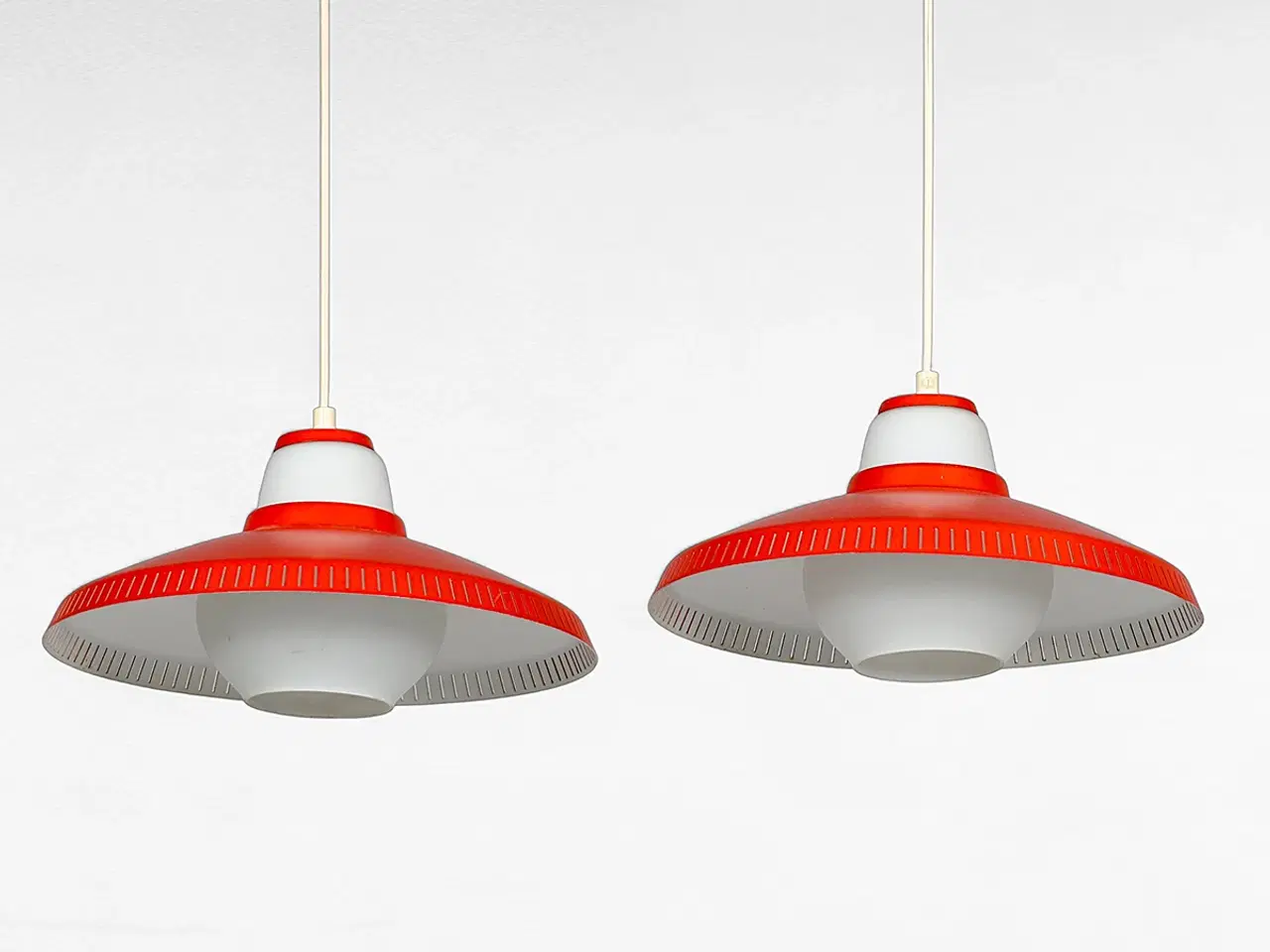 Billede 1 - Et Par Pendler af Bent Karlby for Lyfa (2)
