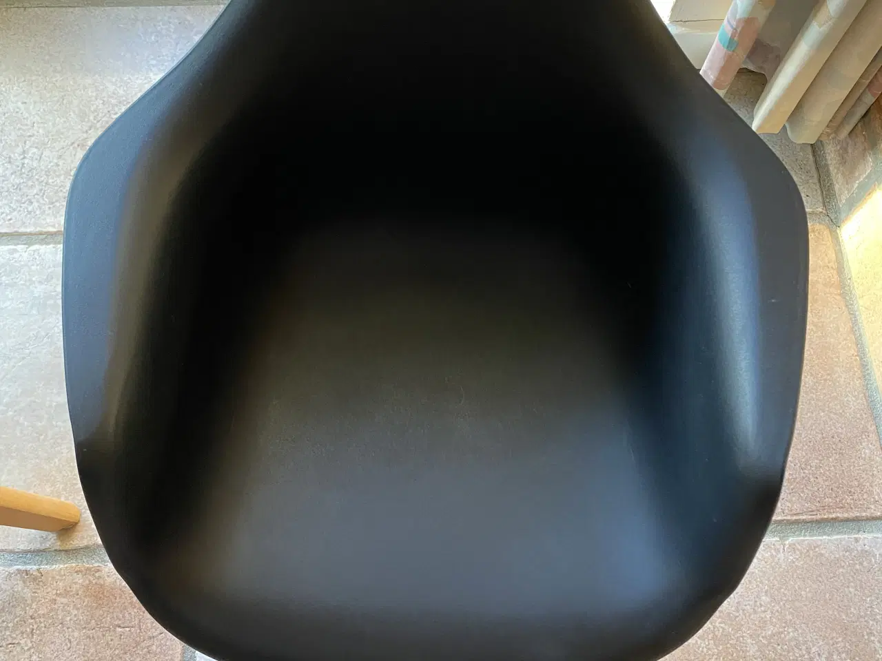 Billede 3 - 2 stole og 1 bord 