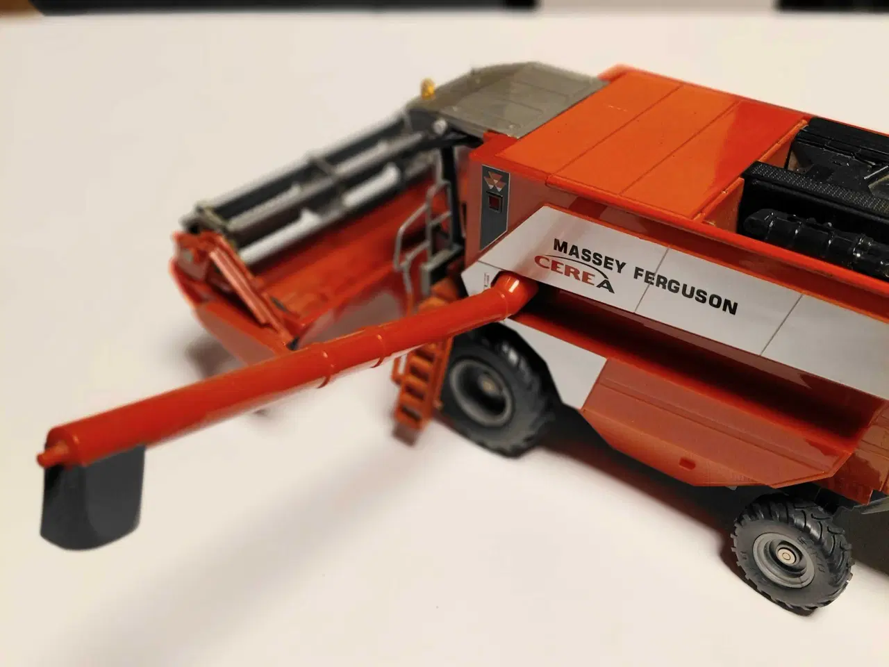 Billede 5 - Siku Mejetærsker MF Cerea 7278