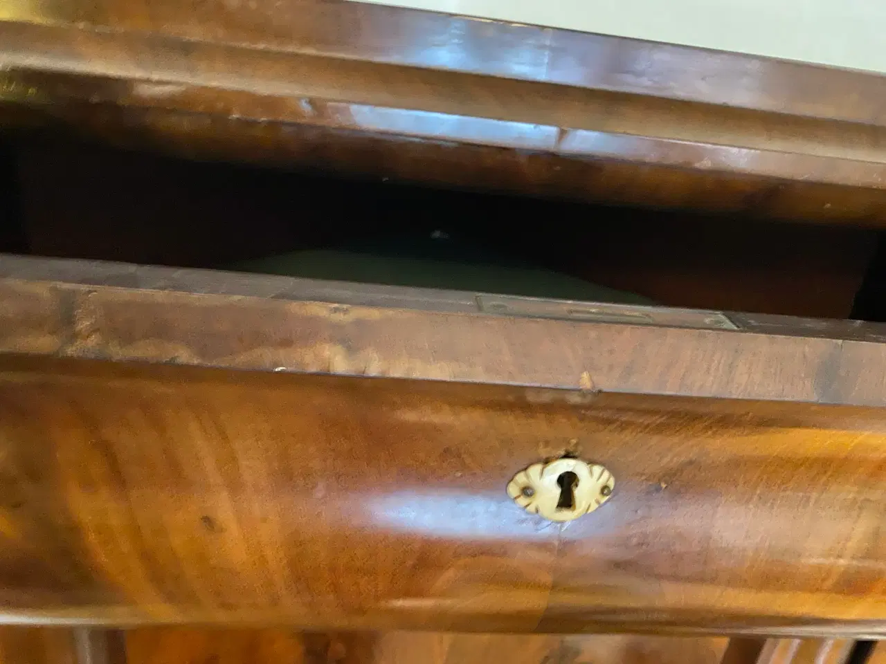 Billede 4 - Antik mahogni hjørneskab