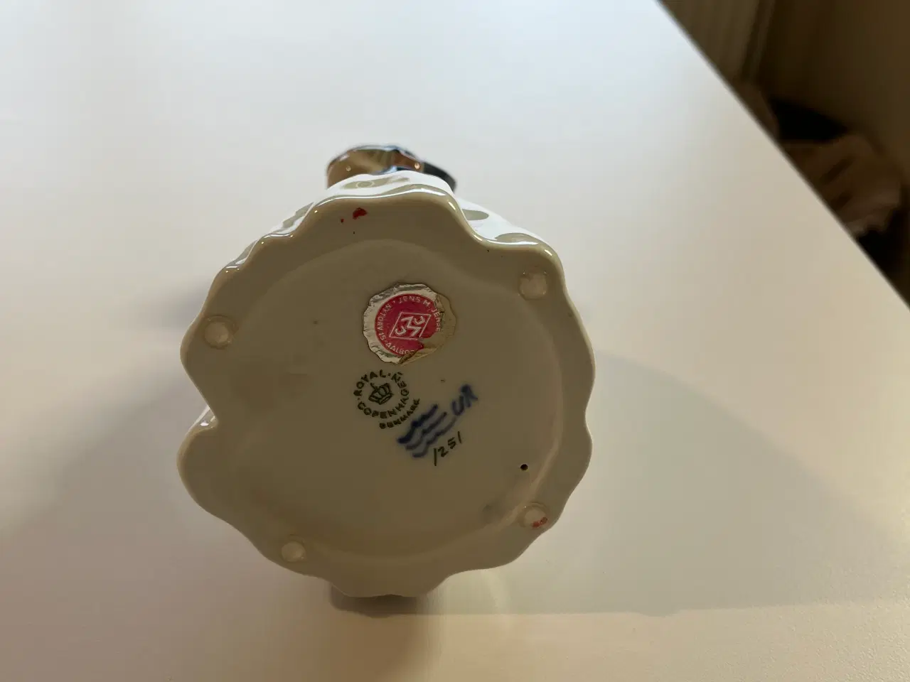 Billede 5 - Sød stående Amagerpige