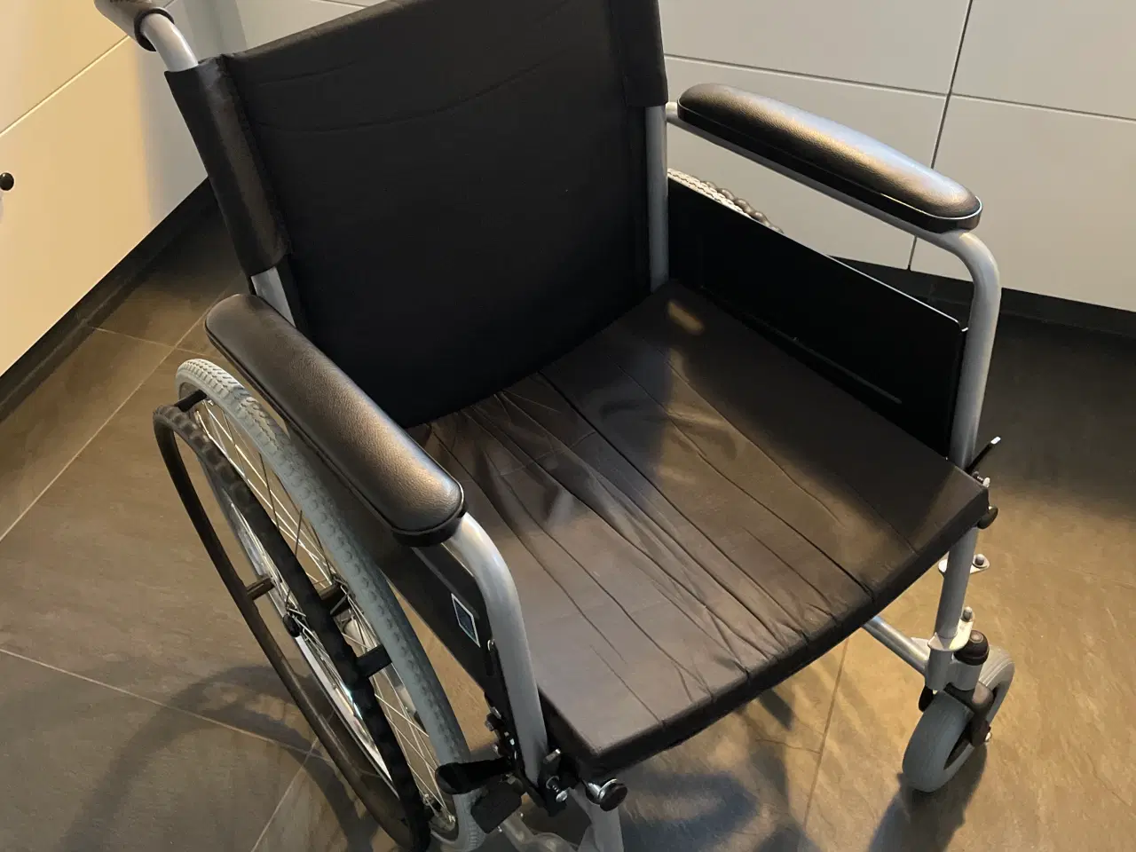 Billede 1 - Kørestol Timago
