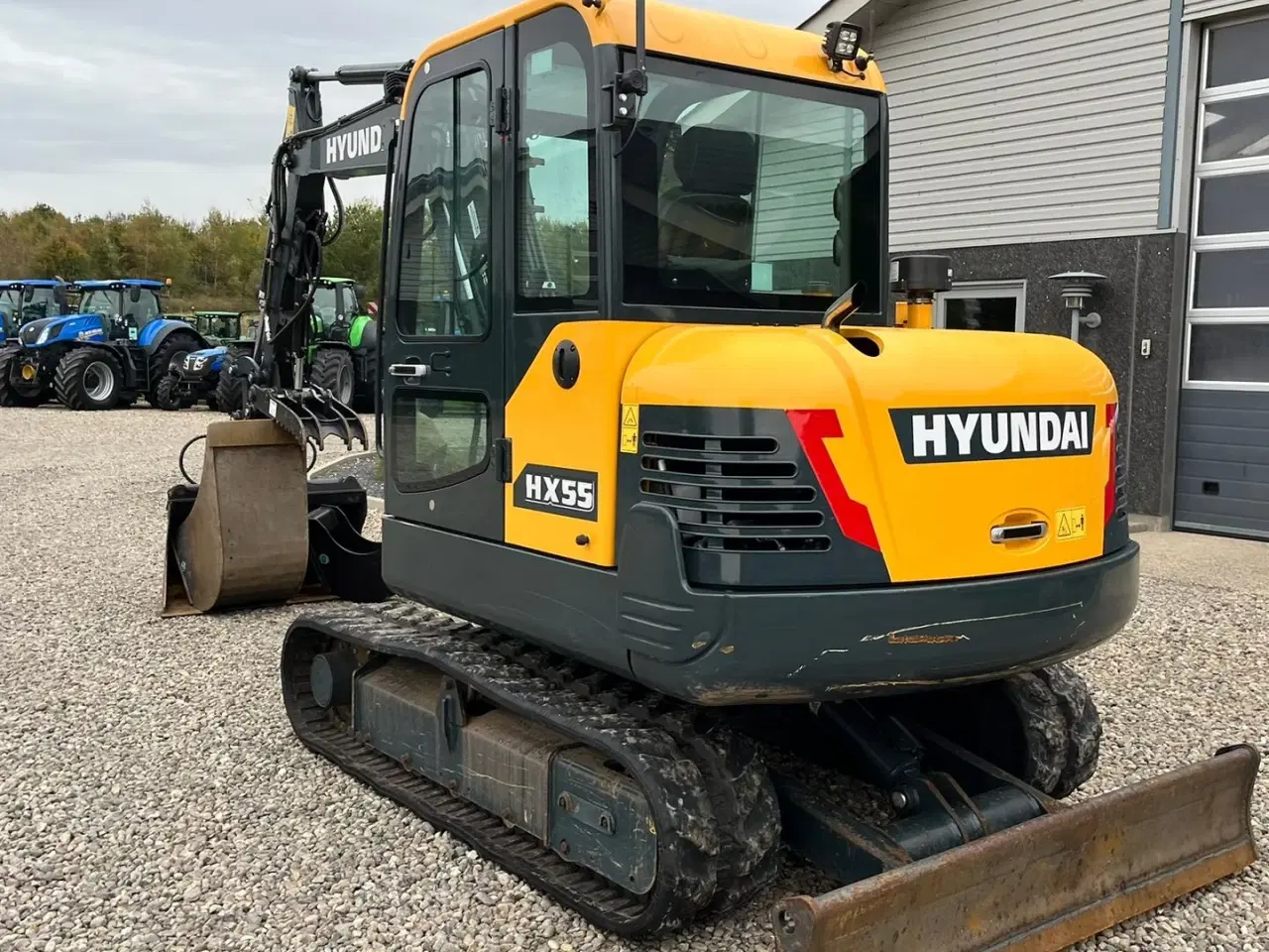 Billede 14 - Hyundai HX55 Med Hydrema skifte og centralsmørring og grab-klo på. Udlejes, også med forkøbsret.