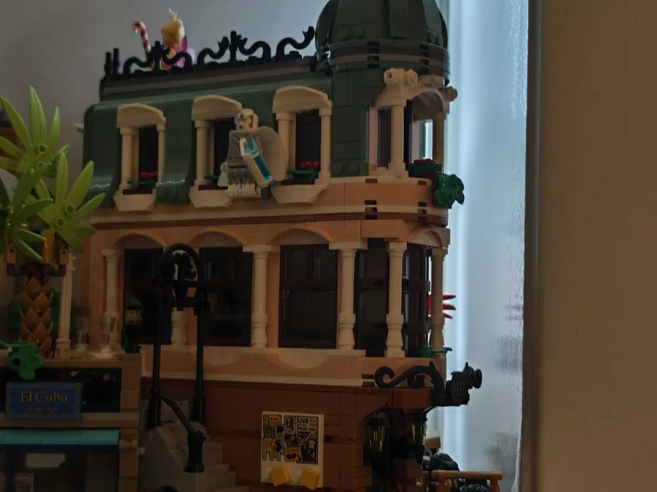 Billede 2 - Lego Hyggeligt hotel 10297