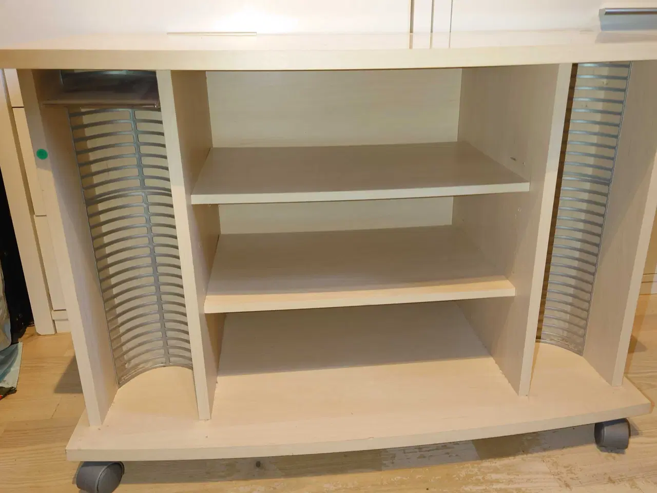 Billede 1 - Tv-bord bortgives 