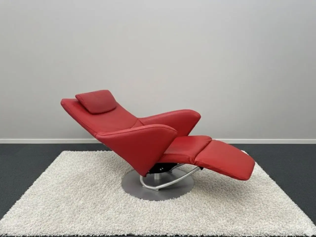 Billede 3 - Rød læder lænestol med integreret vippefunktion