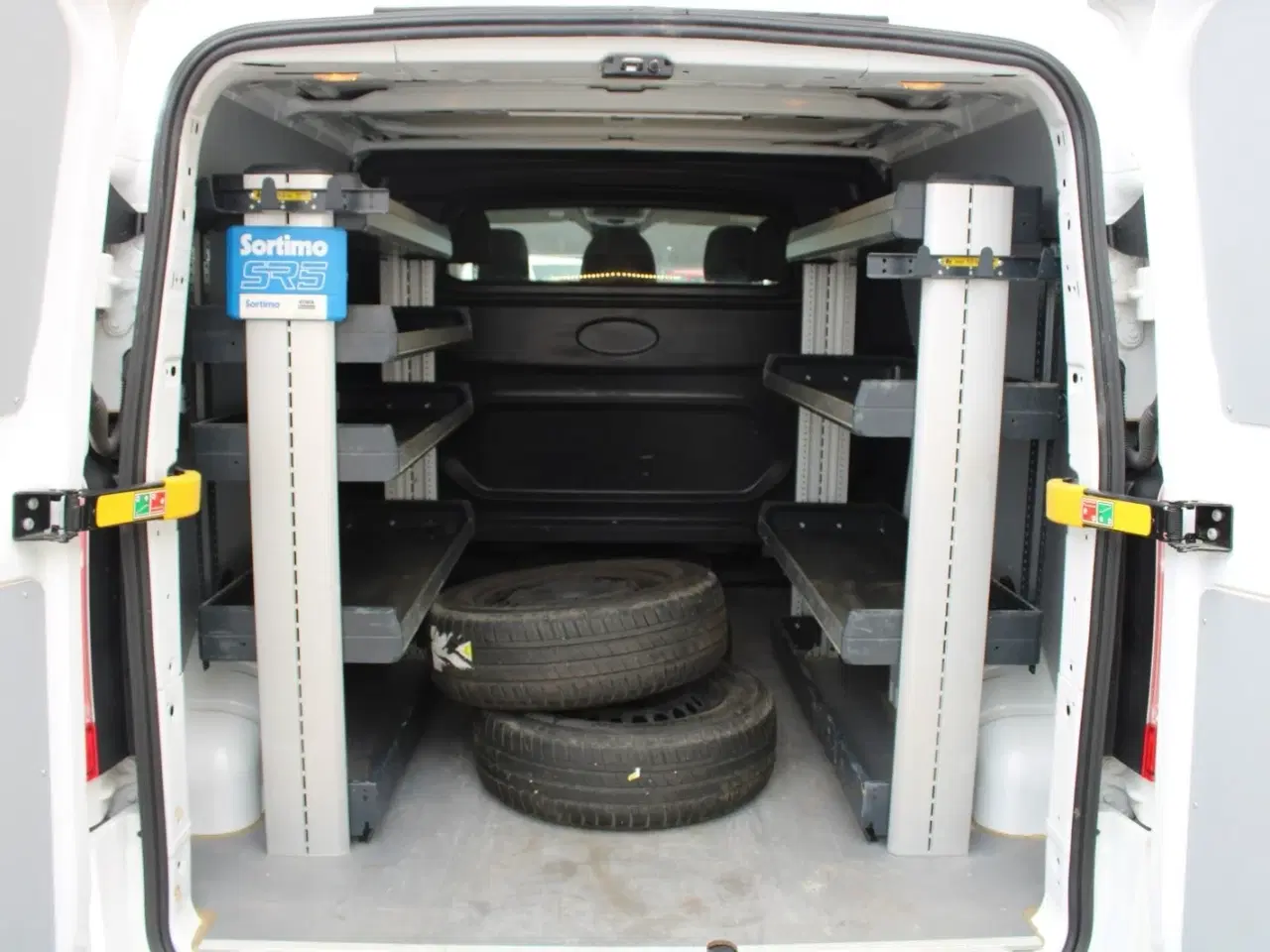 Billede 1 - Ford Transit Custom 320L 2,0 TDCi 130 Trend Mandskabsvogn