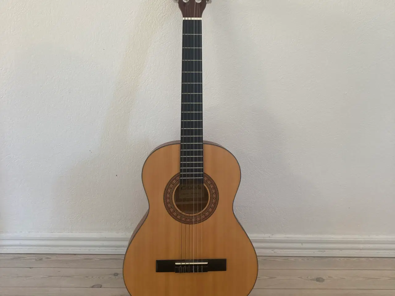 Billede 1 - Børneguitar