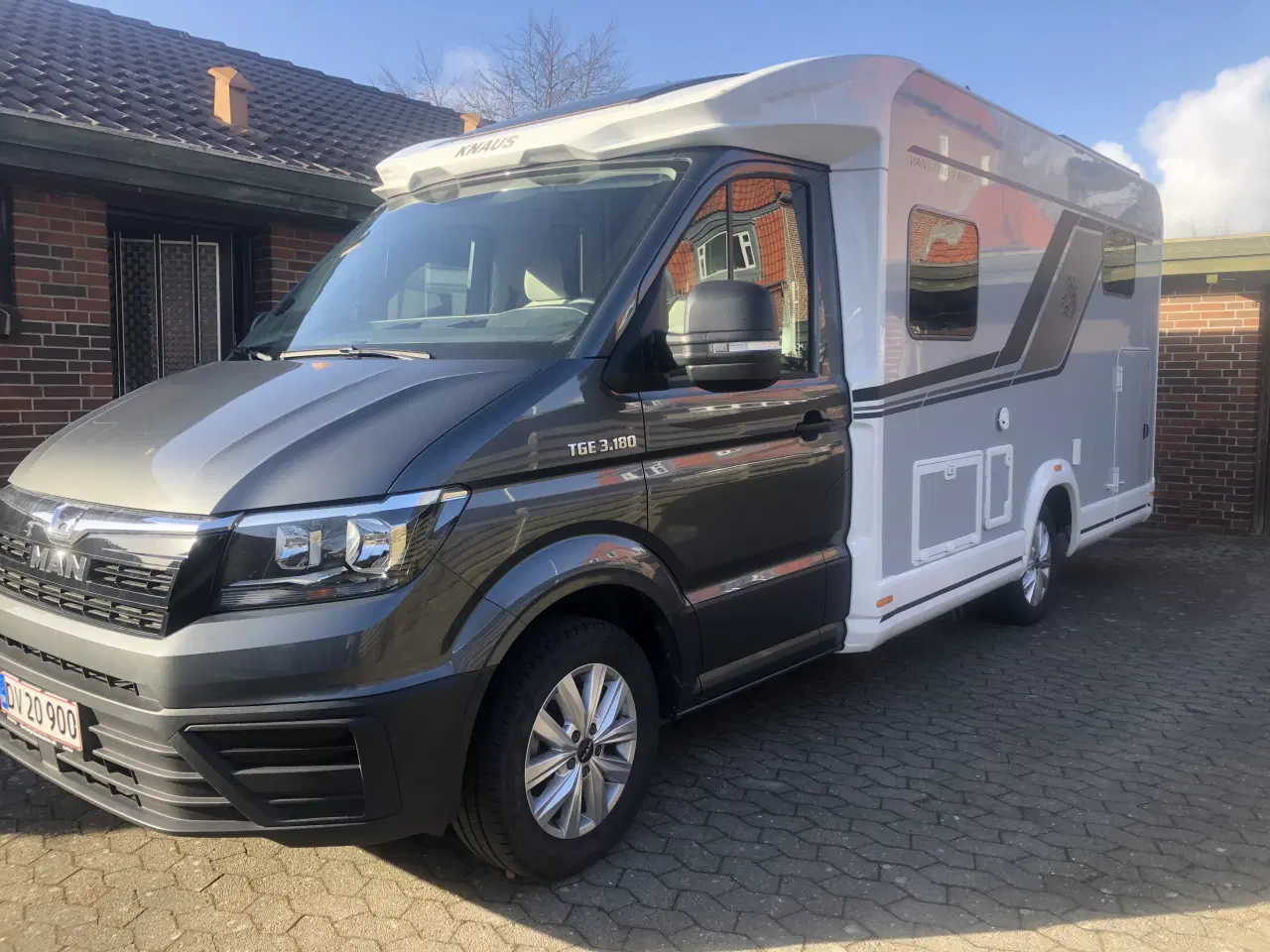 Billede 1 - KNAUS VANSATION TI 640 MEG 13000km