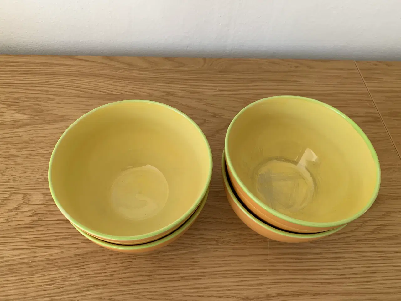 Billede 2 - 4 skåle, citrongule indvendig og orange udenpå