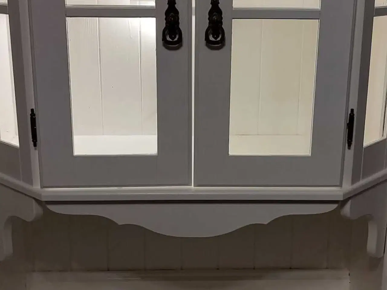 Billede 7 - Ny malet vitrineskab 