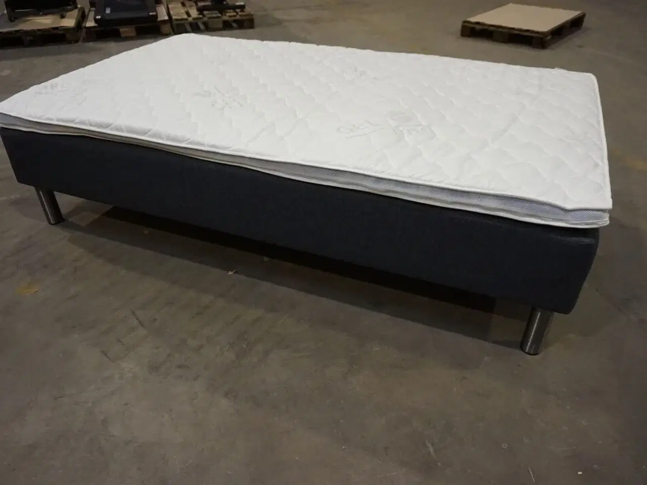Billede 2 - Nordisk Fjer boxmadrasseng 120x200 cm med Gel topmadras