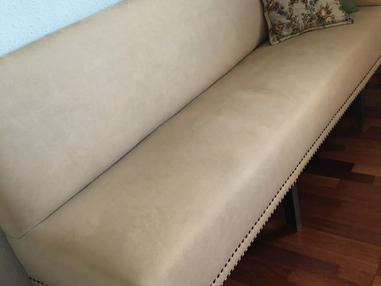 Billede 3 - Bænk til evt. spiseplads 