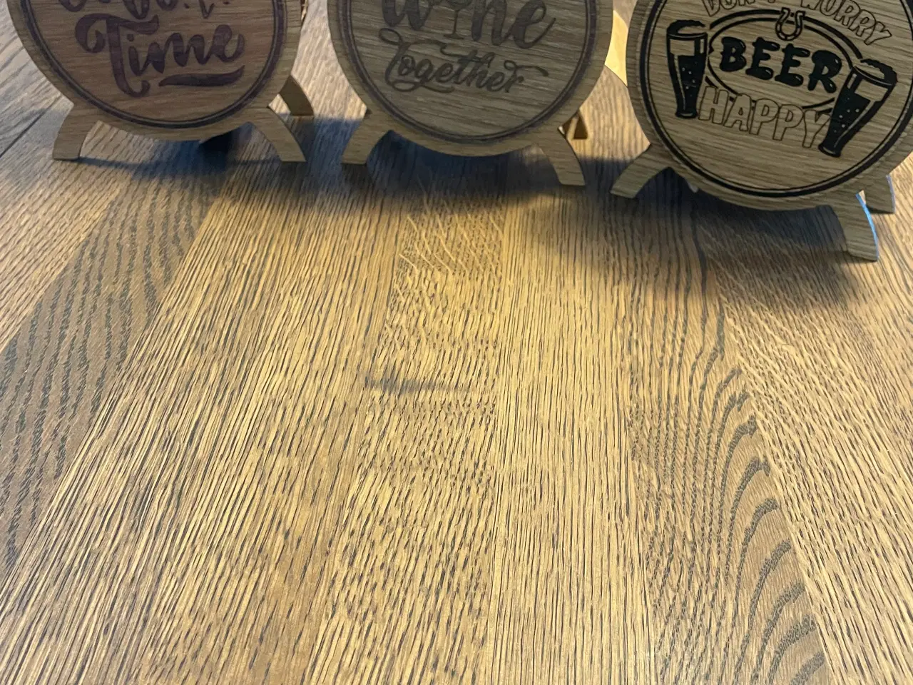 Billede 1 - Øl, vin og kaffe holder i træ, med coasters.