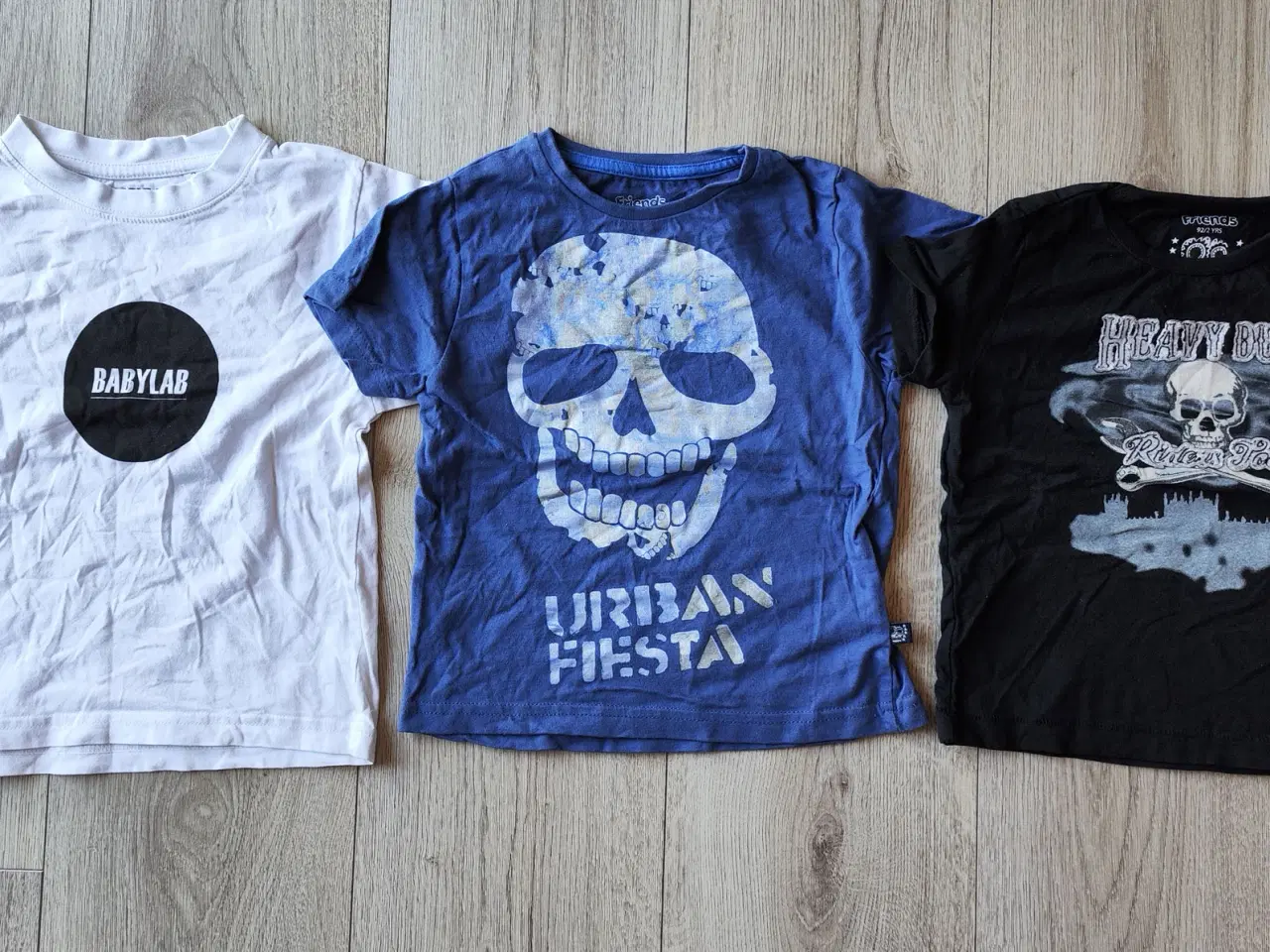 Billede 1 - Drengetøj str. 92 - T-shirts 