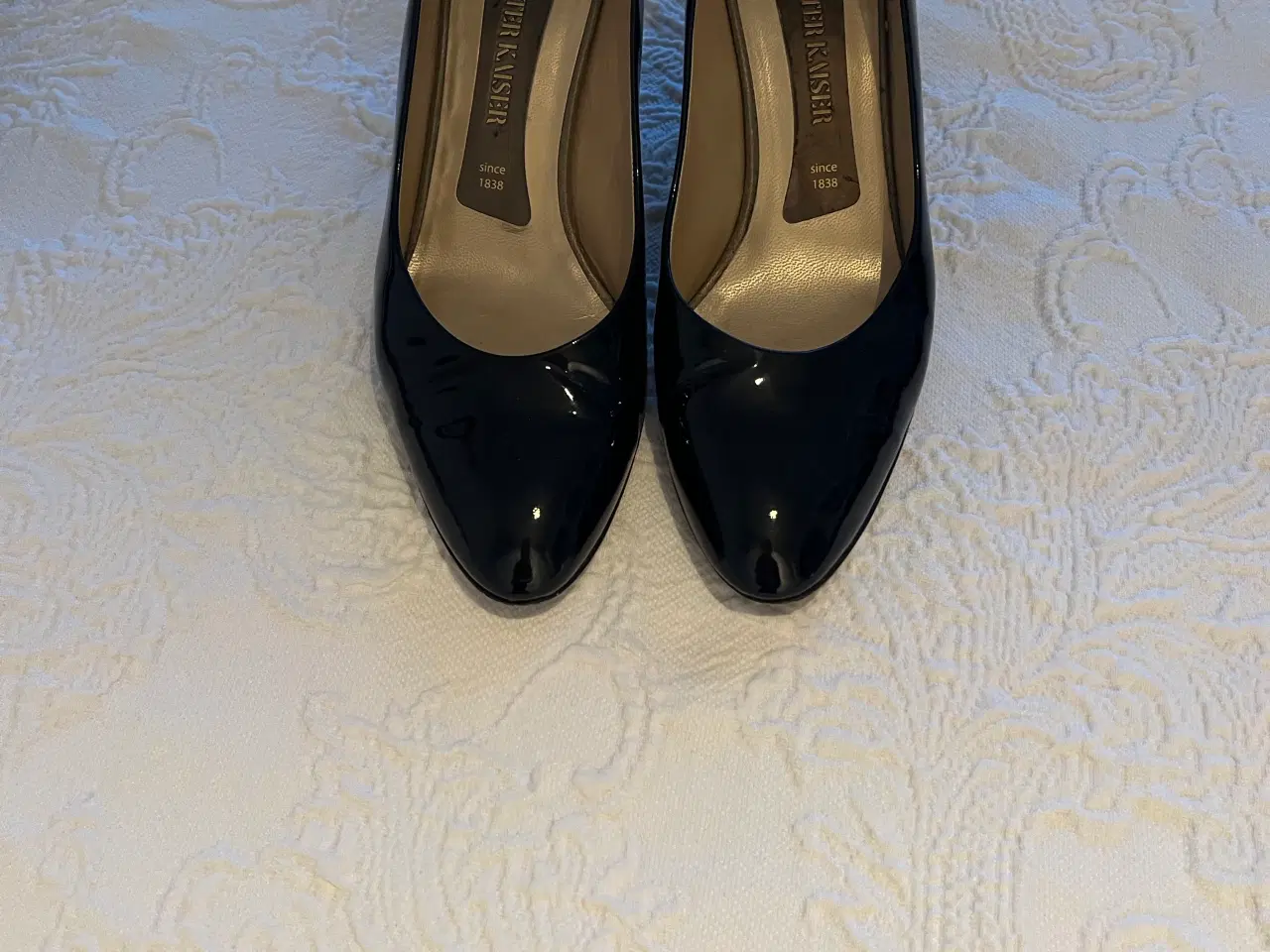 Billede 1 - Sort lak damesko med hæl 