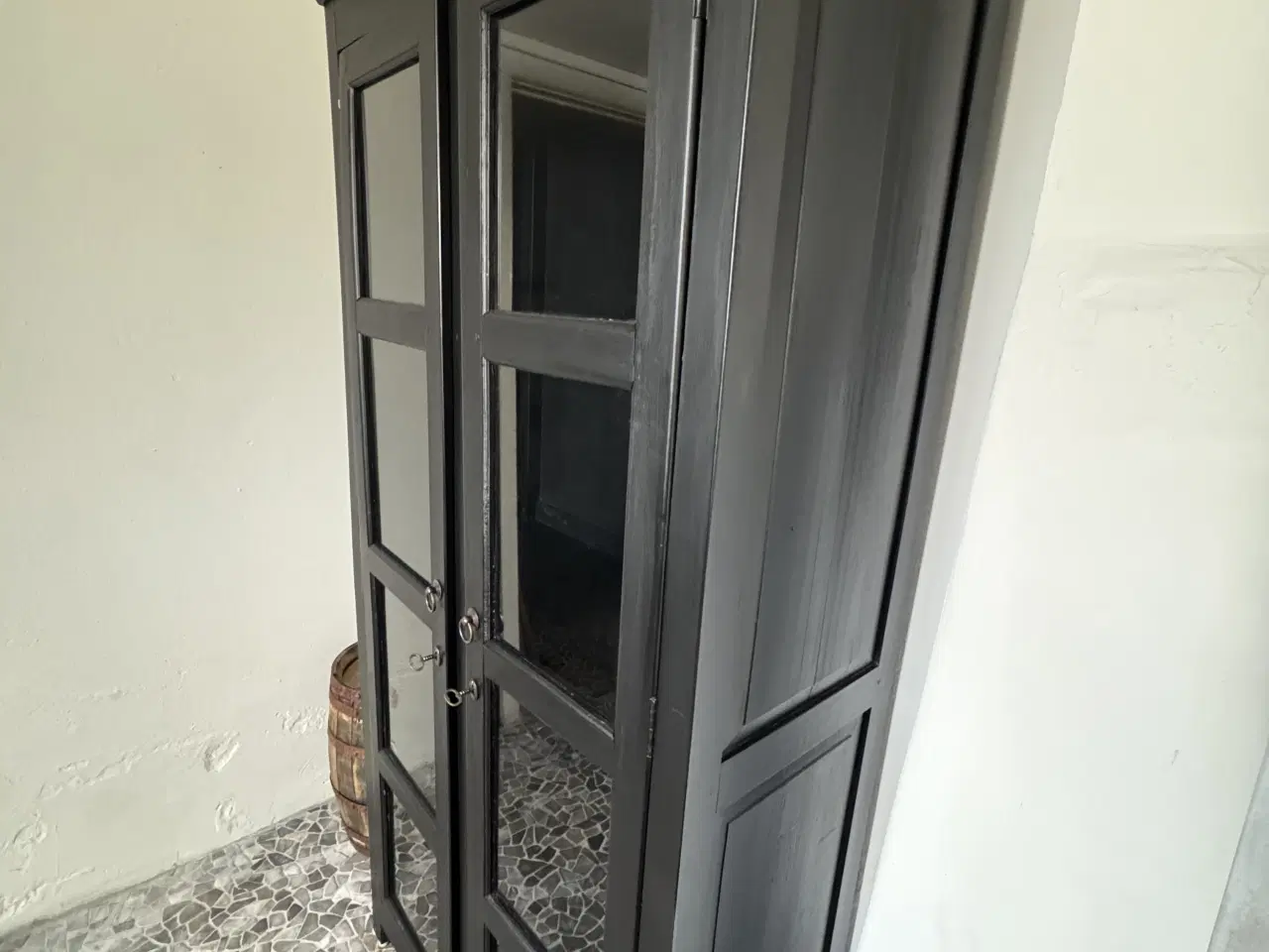 Billede 3 - Sort bejdset vitrineskab