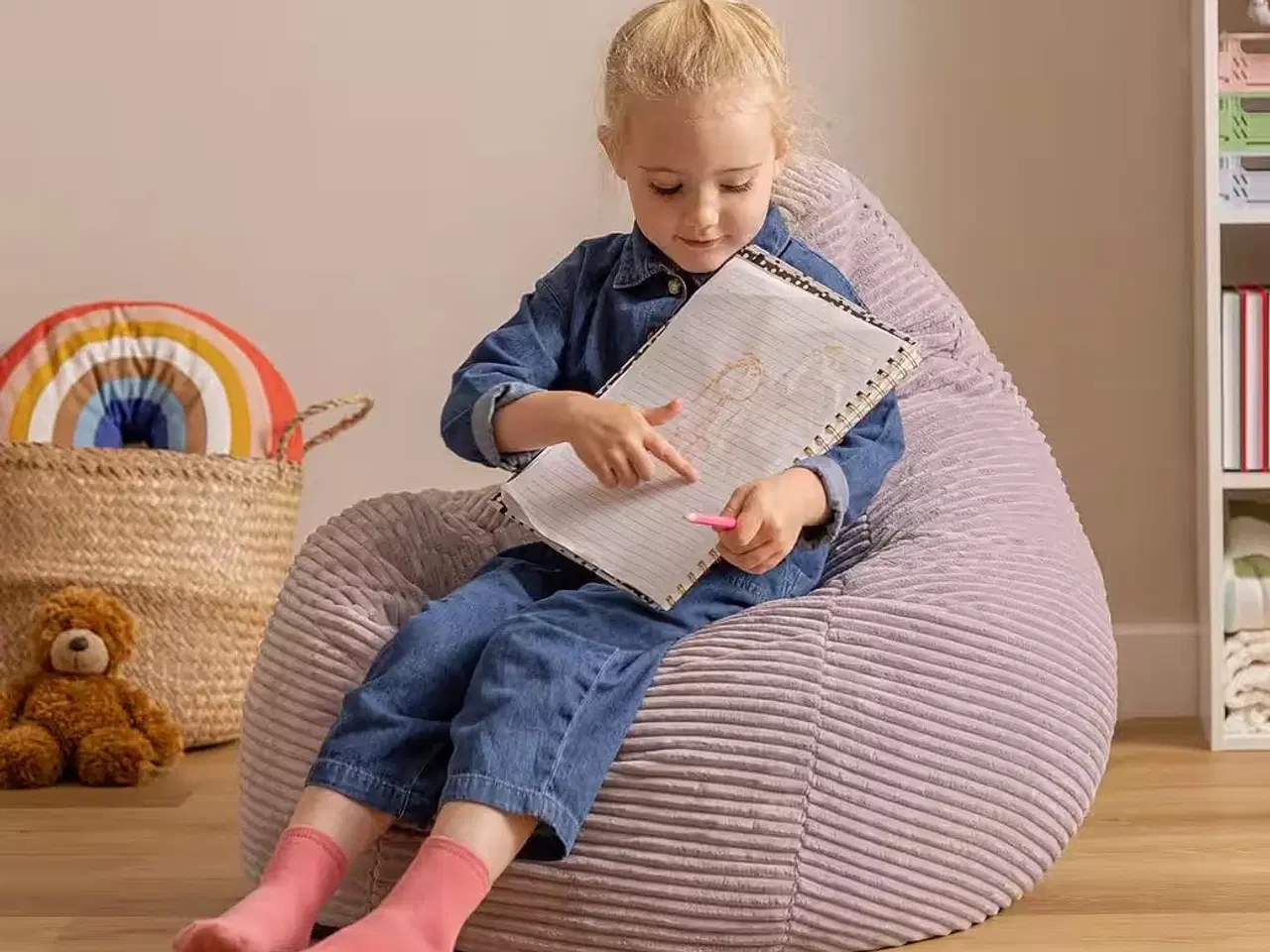 Billede 1 - Icon sækkestol fløjl i sart lilla. Ubrugt. Pris 25