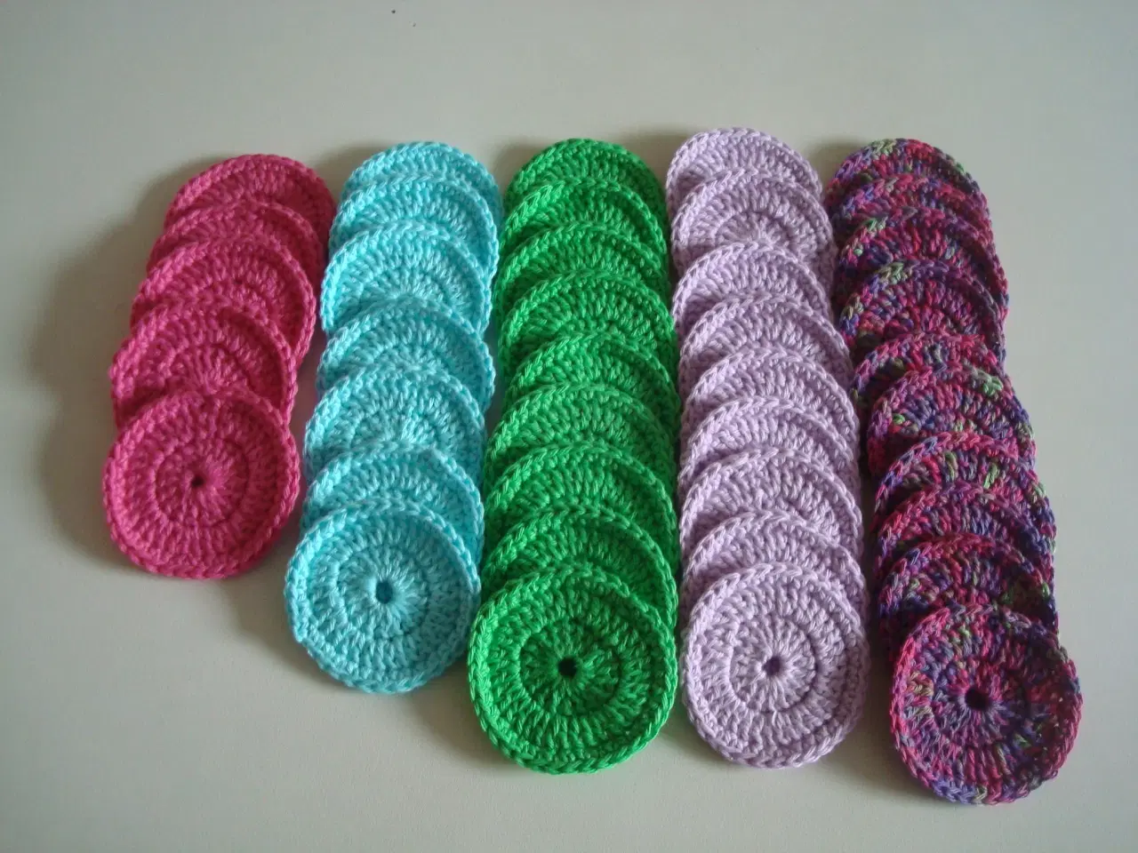 Billede 1 - Vatrondeller hæklet forskellige farver