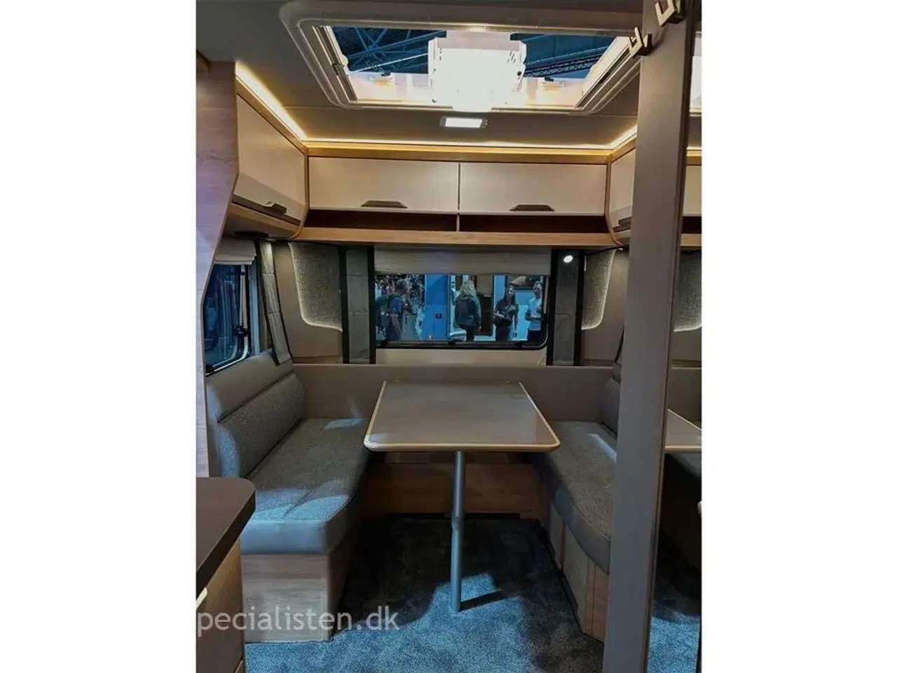 Billede 3 - 2026 - Knaus Südwind 460 EU   Knaus Südvind 460 EU Black Selection model 2026 kan snart ses hos Camping-Specialisten.dk