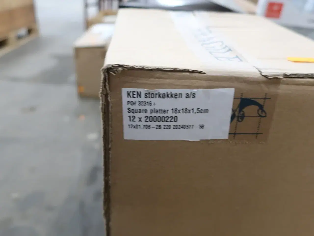 Billede 2 - Tallerkner, flasker samt glas