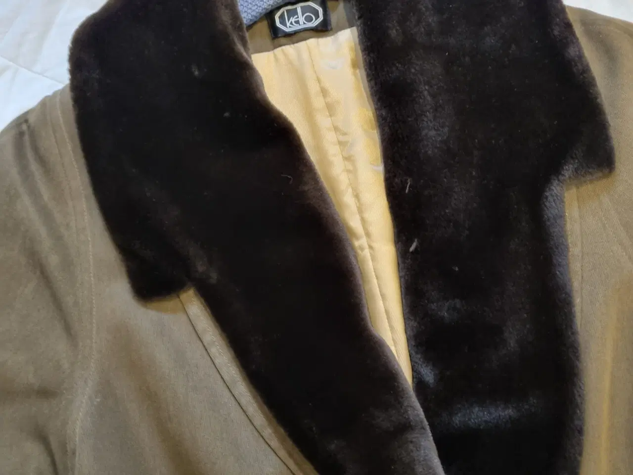Billede 3 - Frakke med pelskrave