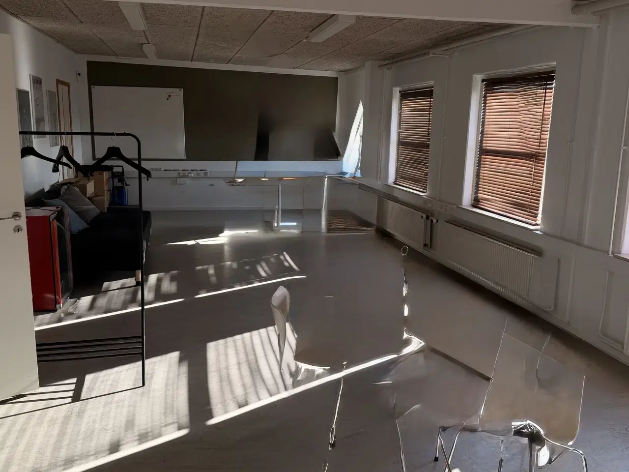 Billede 1 - Lyst og roligt kontorlokale på 52 m² udlejes centralt i Taastrup