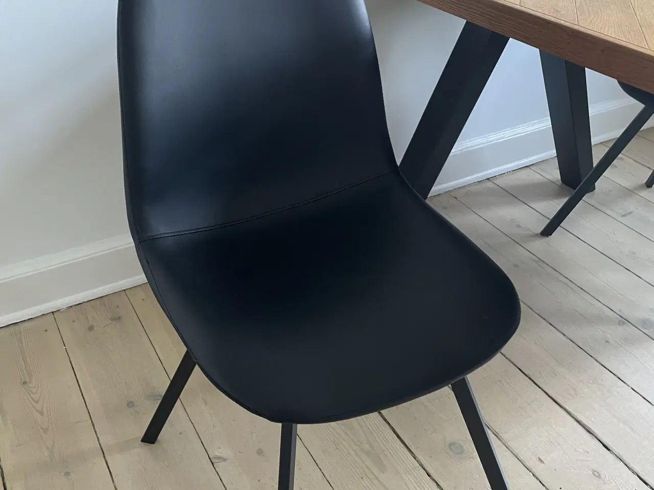 Billede 3 - Spisebord sildeben + stole (tilkøbes) 