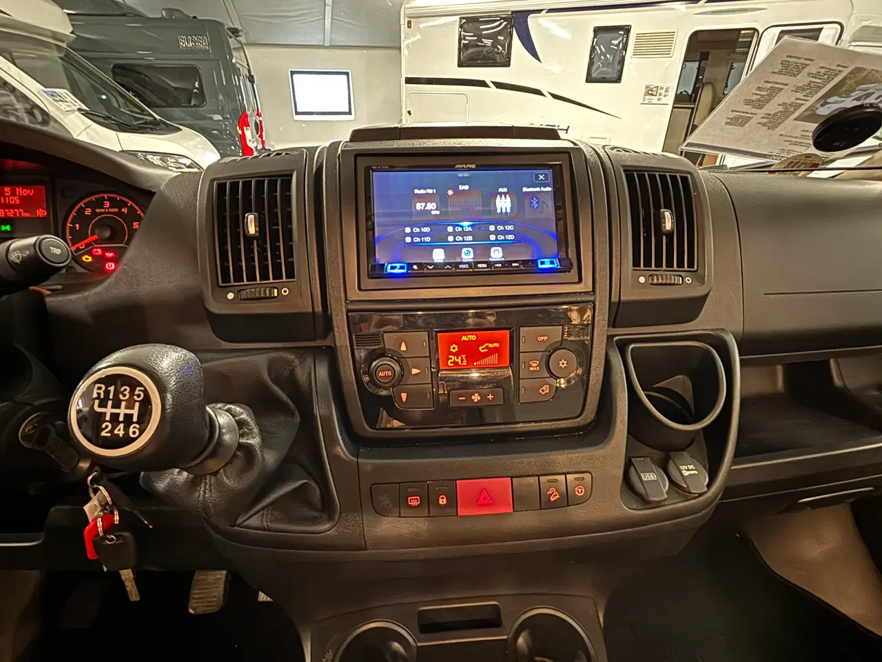 Billede 18 - Autocamper til salg - LMC Element T748