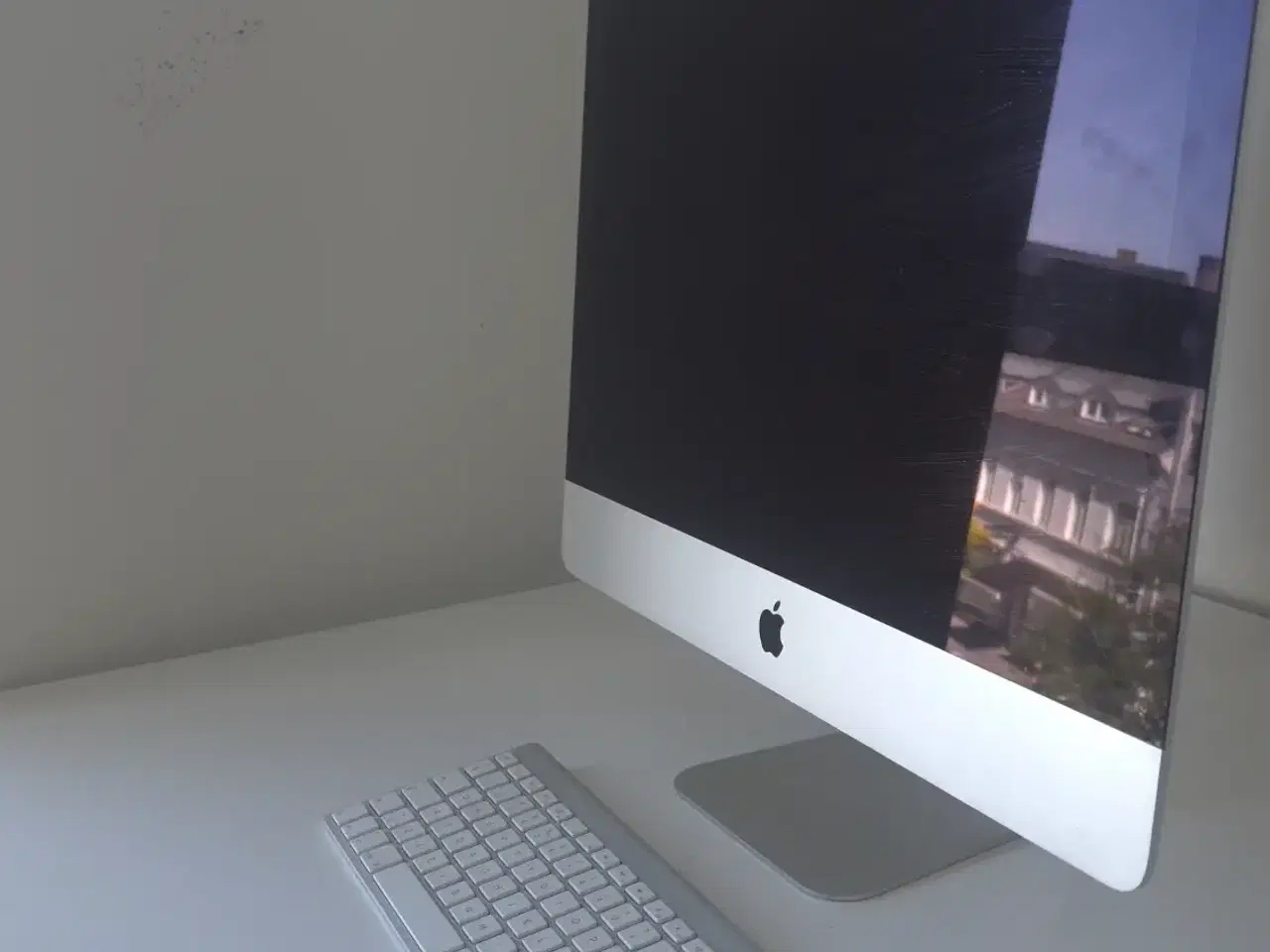 Billede 1 - Næsten ubrugt iMac 21,5" m. nyt tastatur/mus