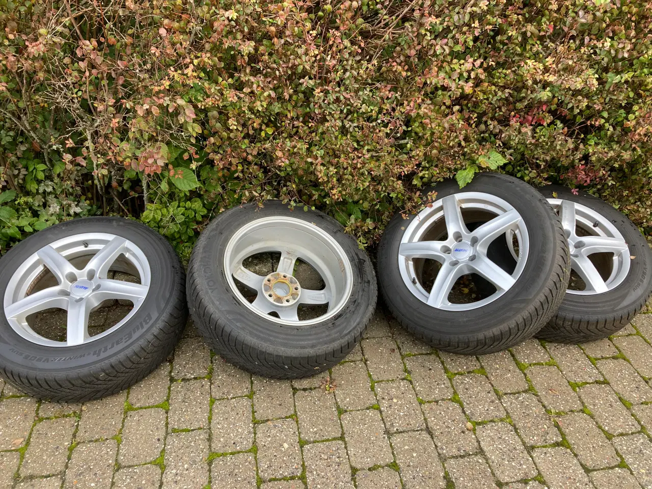 Billede 1 - Vinterdæk 215/60R17 på alu-fælge