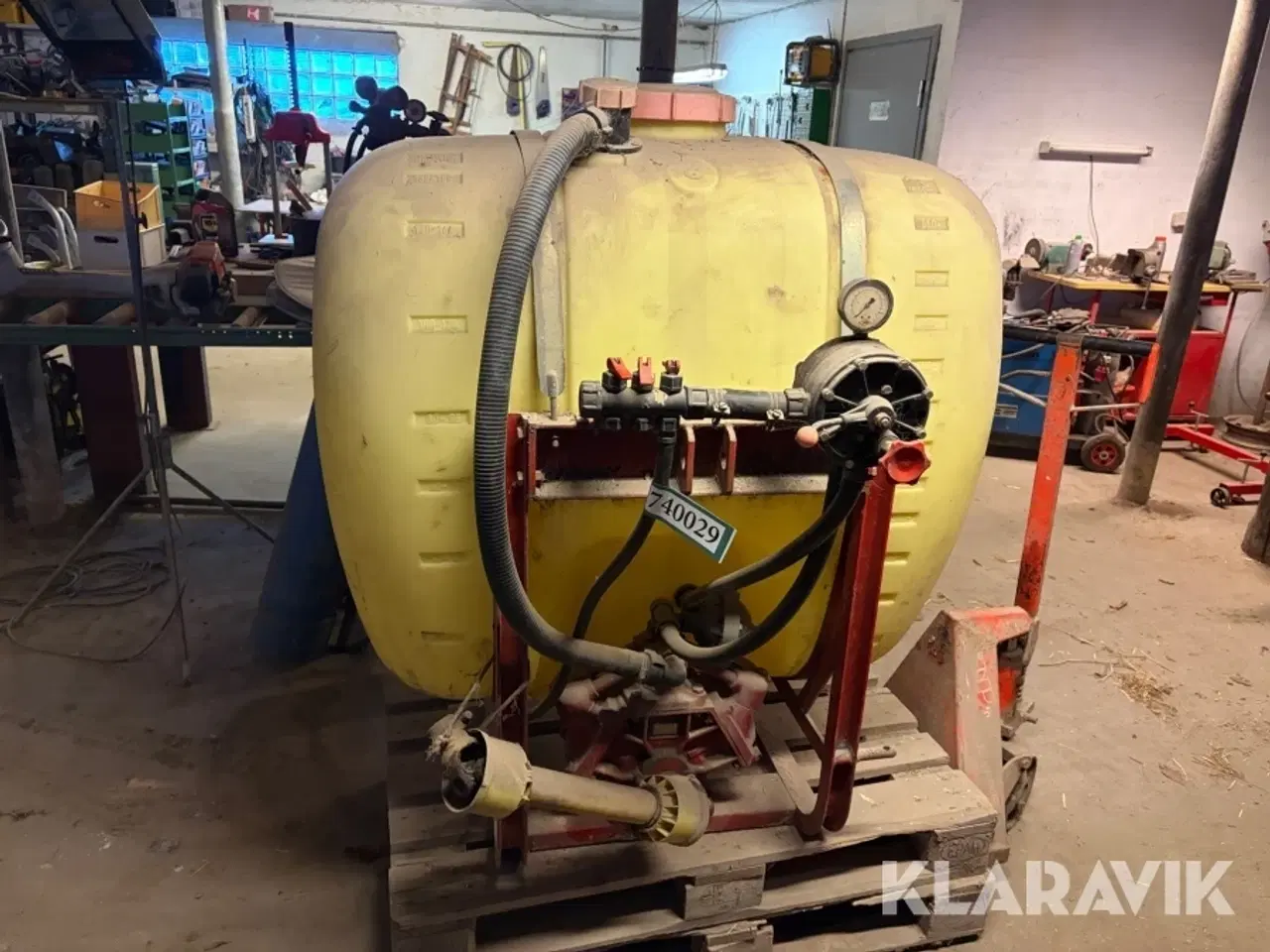 Billede 2 - Gårdspladssprøjte Hardi 1301 600 liter