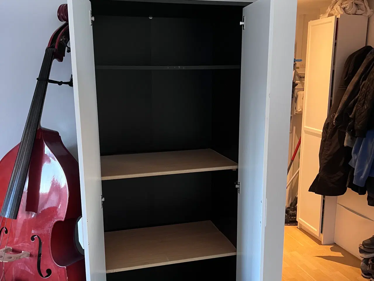 Billede 4 - 2 ens Ikea skabe