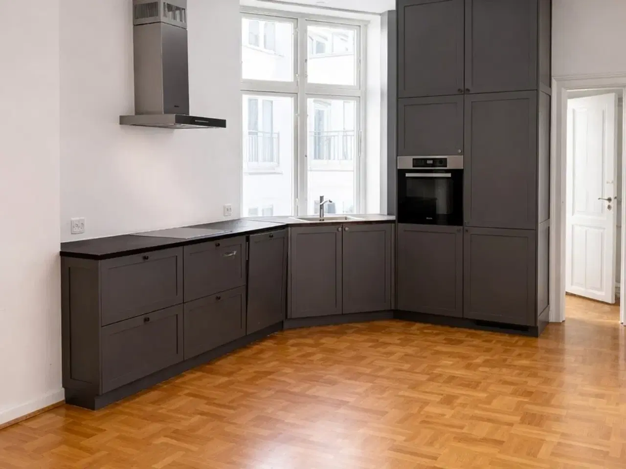 Billede 7 - Klassiske rammer på Amaliegade