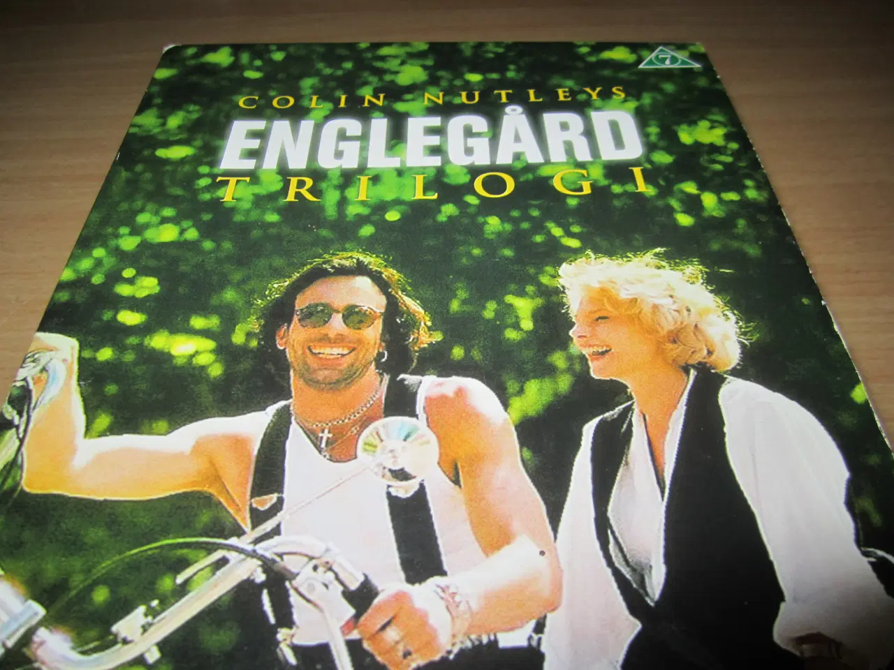 Billede 2 - ENGLEGÅRD. Trilogi. BOKS.