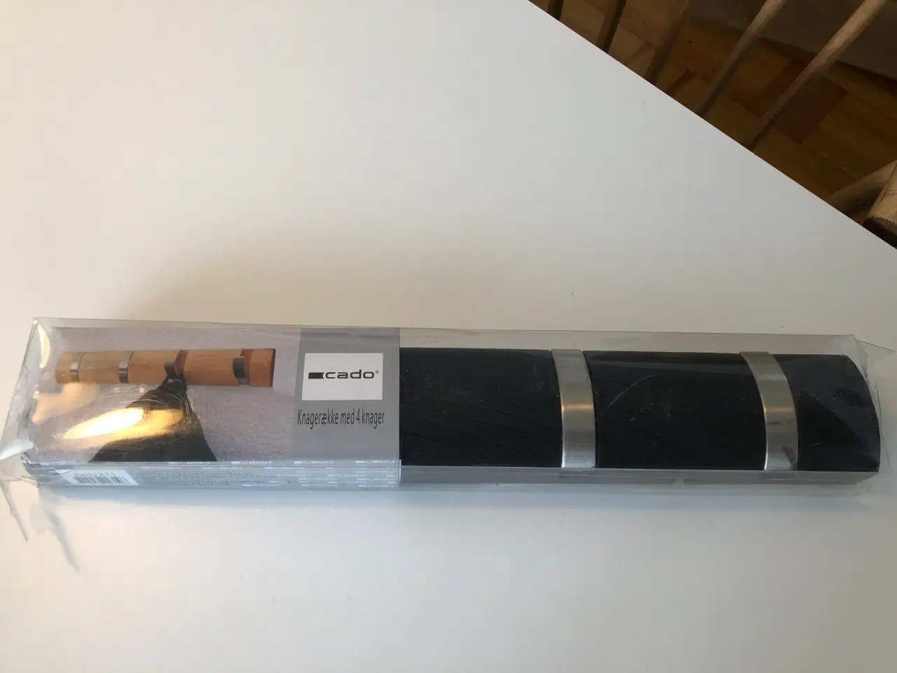 Billede 1 - Knagerække i sort med 4 knager fra Cado