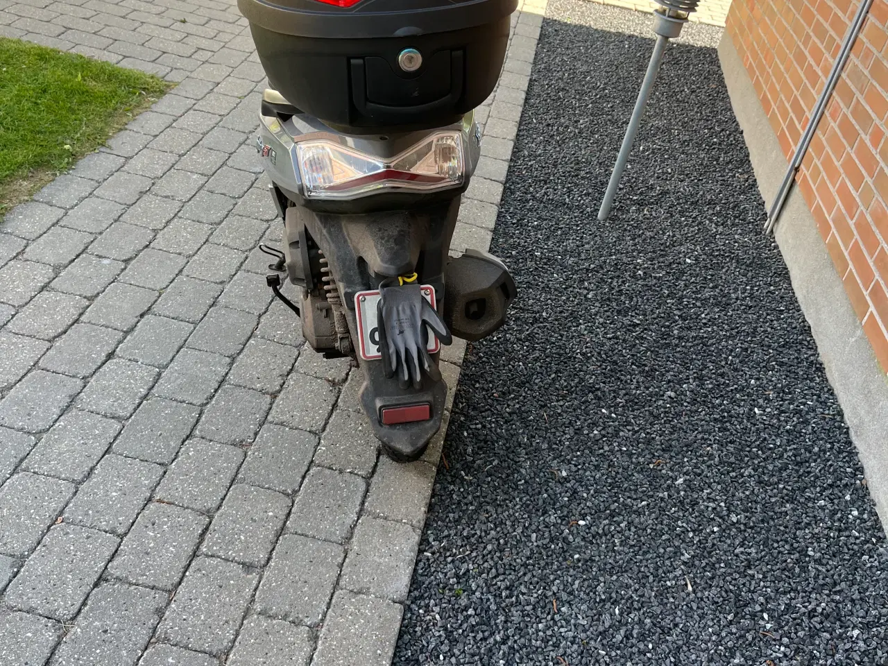 Billede 3 - Scooter 45 hjelm xl ha kørt 4000km Den er 2,5 år