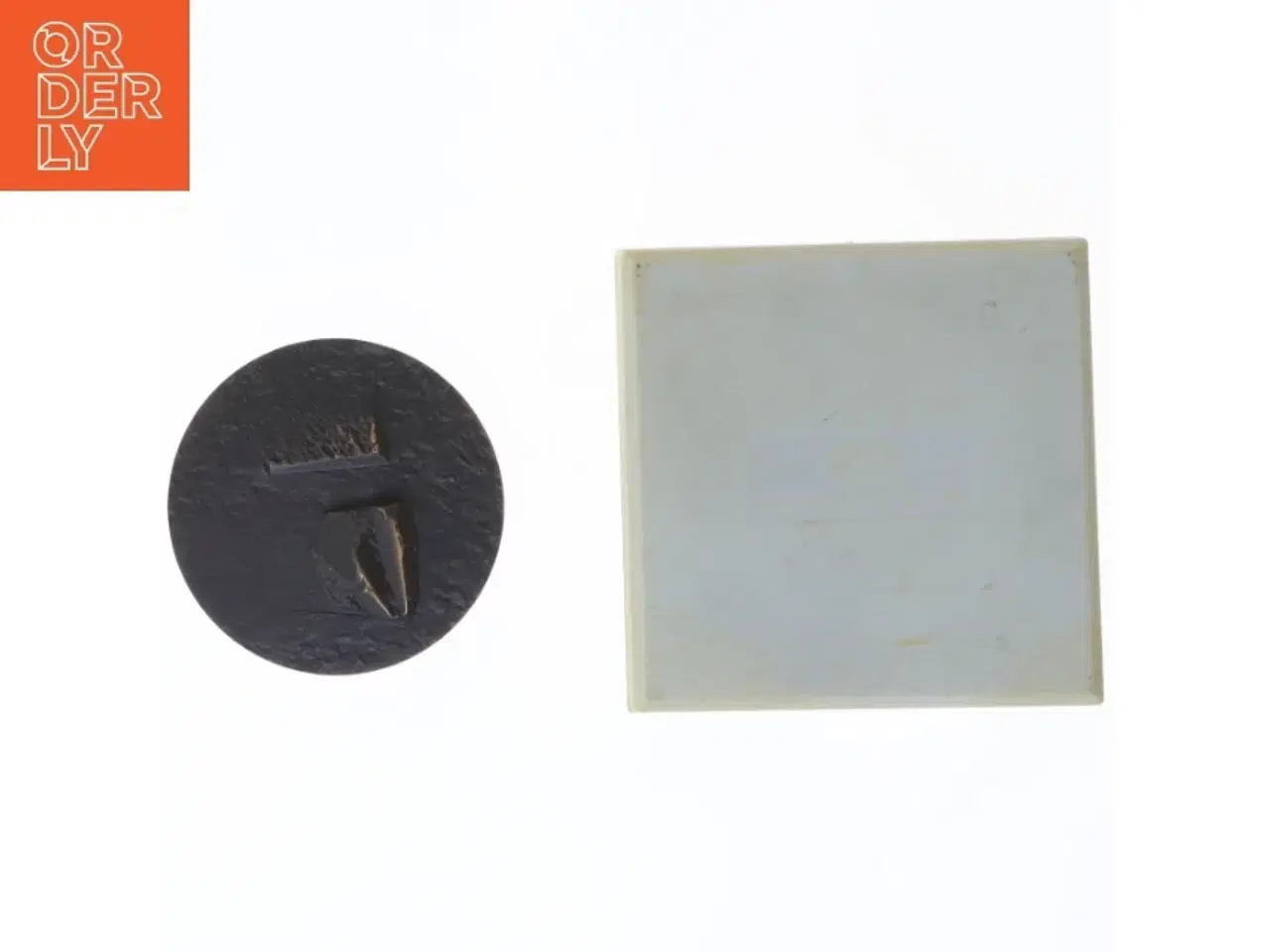 Billede 3 - Grønlandsmedaljen 1977 i æske fra Anders Nyborg AS (str. Ø 6,7 cm)