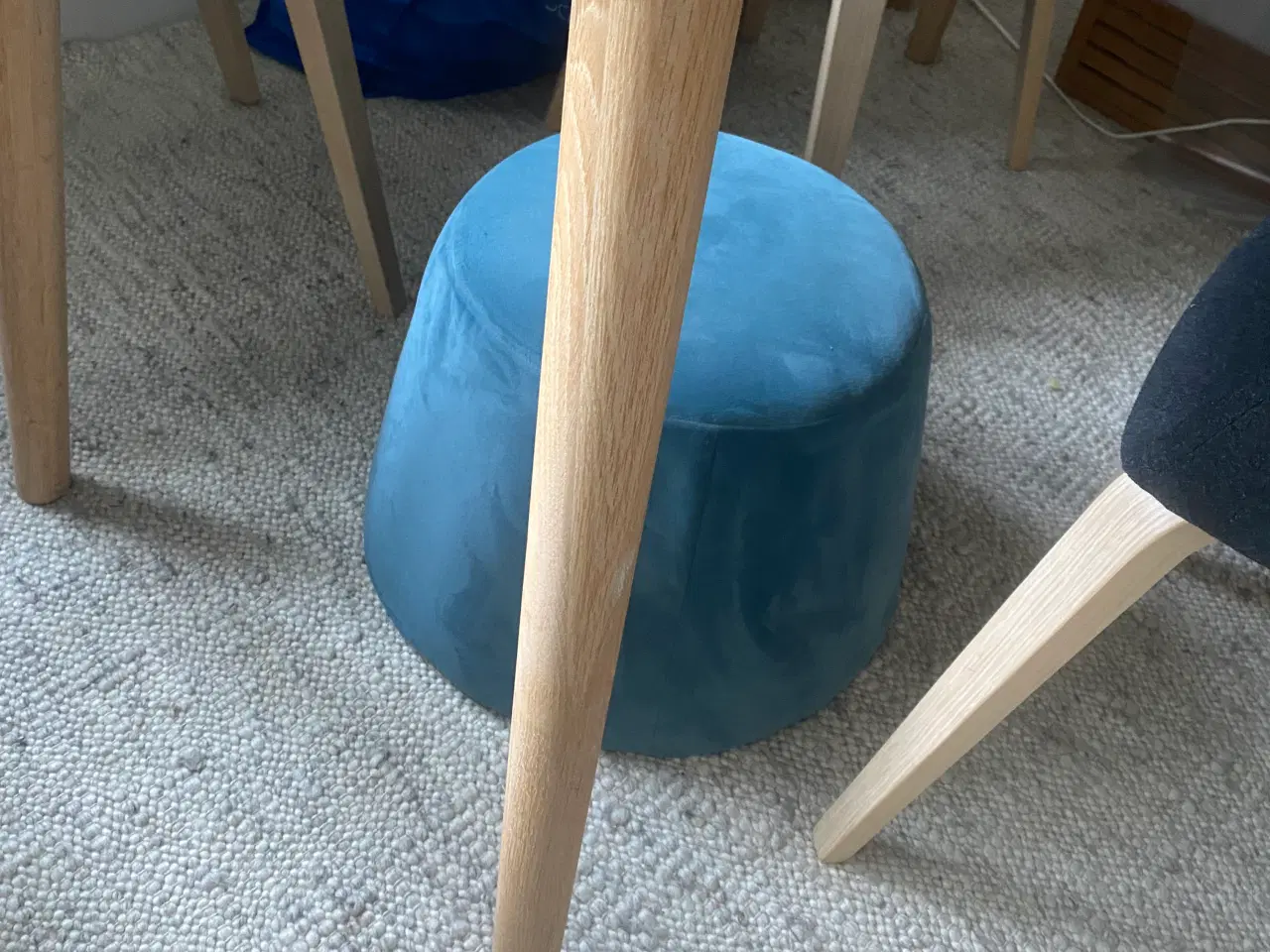 Billede 2 - lyst spisebord 80 x 150